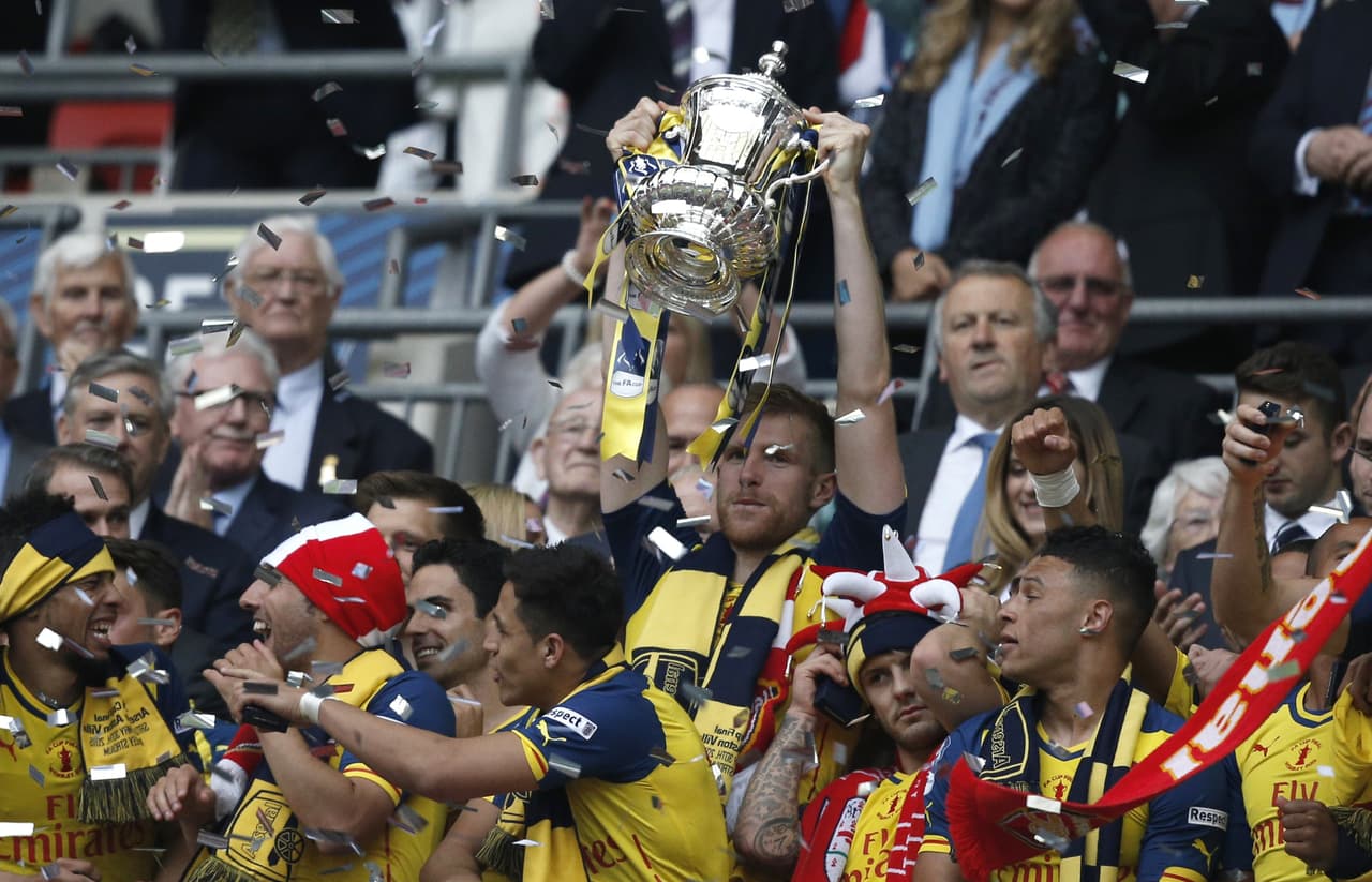 Los Gunners destrozaron al Aston Villa para alzar la Copa de Inglaterra.