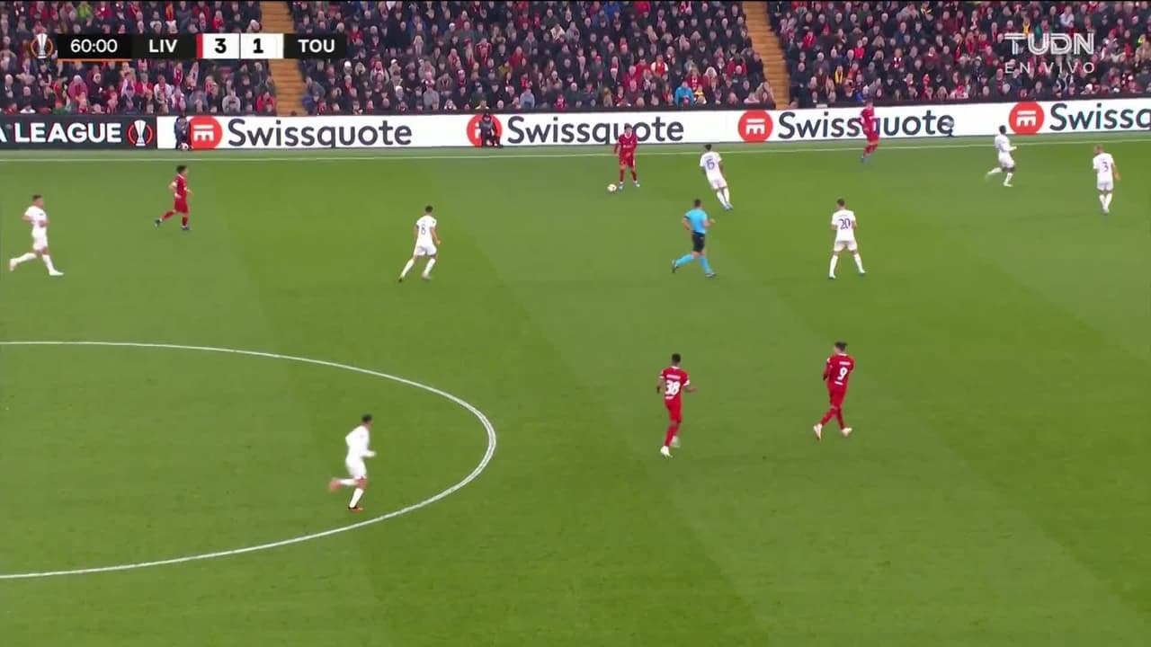 ¡TIRO ATAJADO! disparo por Ryan Gravenberch.