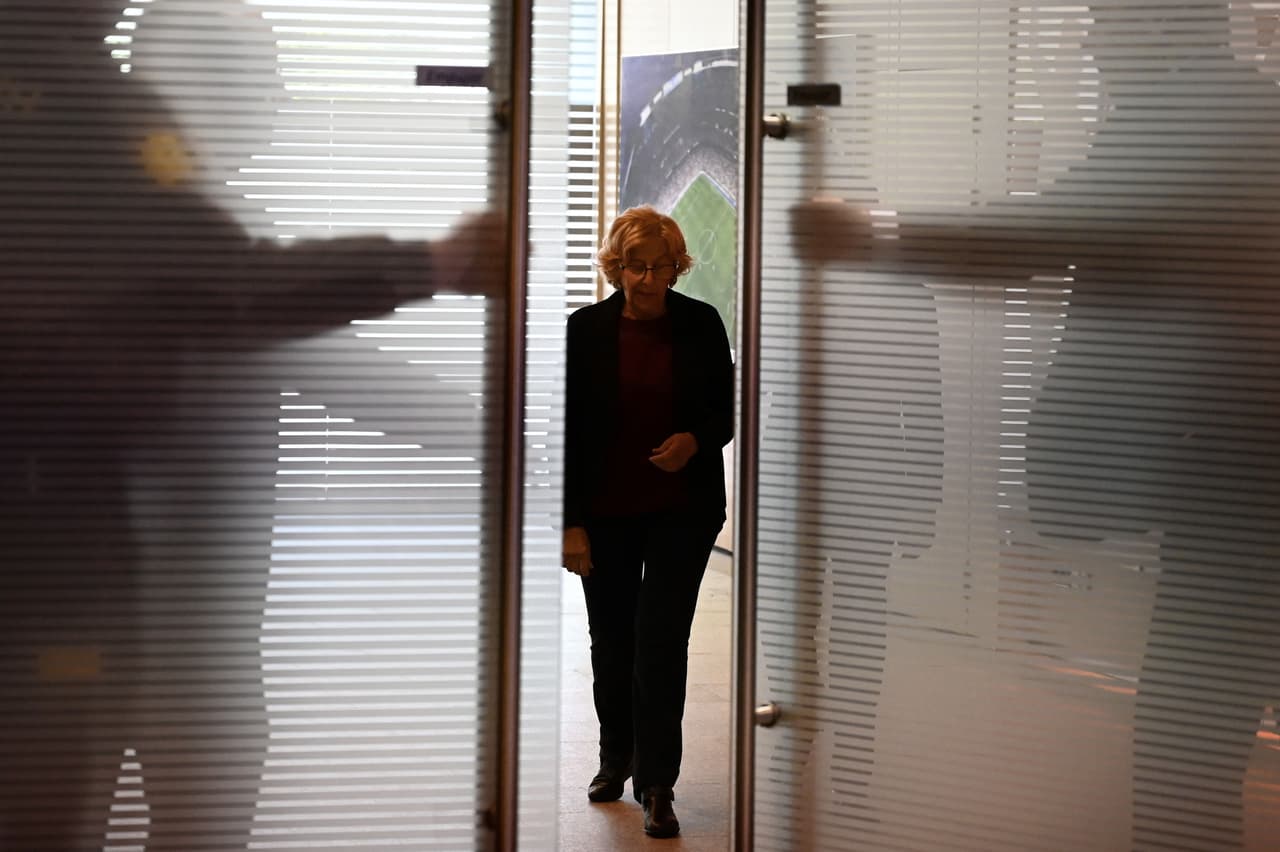 Con la presencia de medios deportivos y algunas figuras de la historia madridista, se llevó a cabo este martes la presentación de la reforma del Estadio Santiago Bernabéu.
<br>