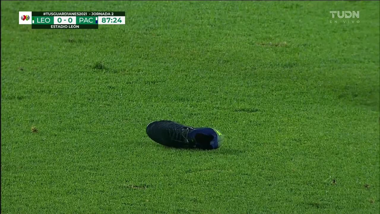 ¡TIRO ATAJADO! disparo por Roberto Carlos de la Rosa.