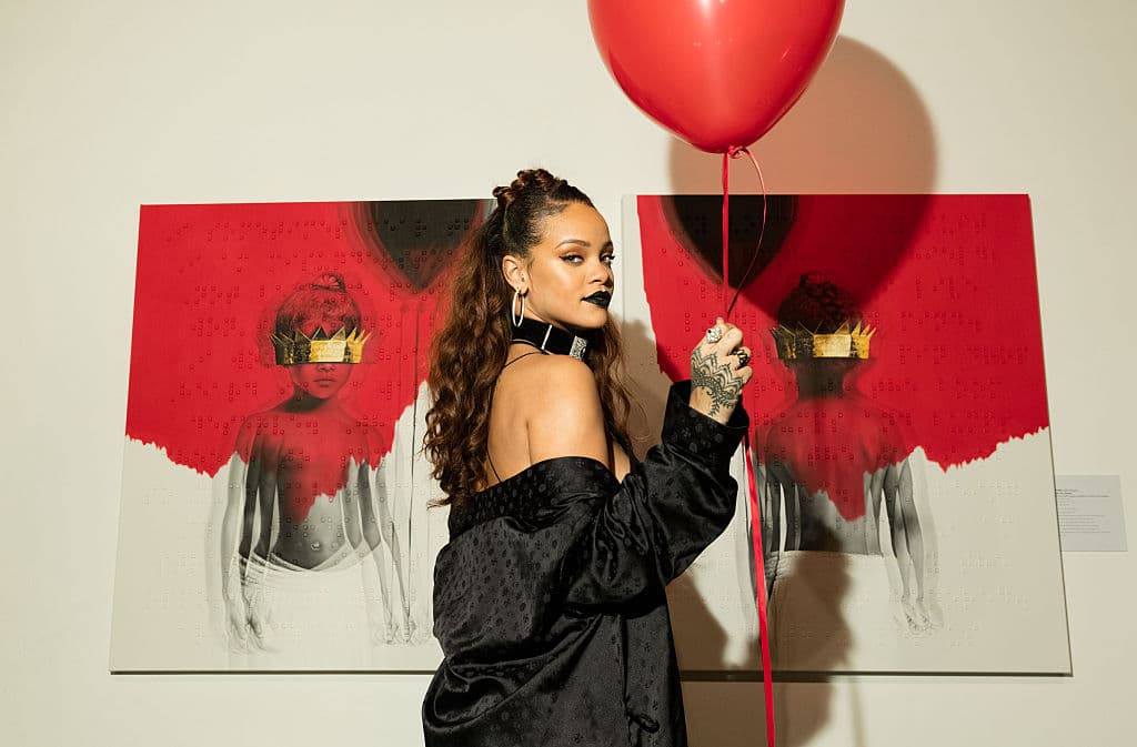 Gracias a la pandemia mundial, la marca de moda de Rihanna ha bajado sus ventas.
<br>