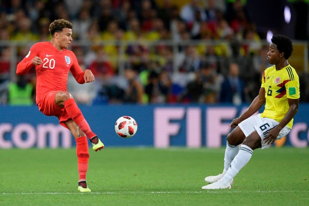 Con una Inglaterra volcada al ataque y Colombia aguantando la emestida se fueron ambos equipos al descanso con la igualdad sin goles.