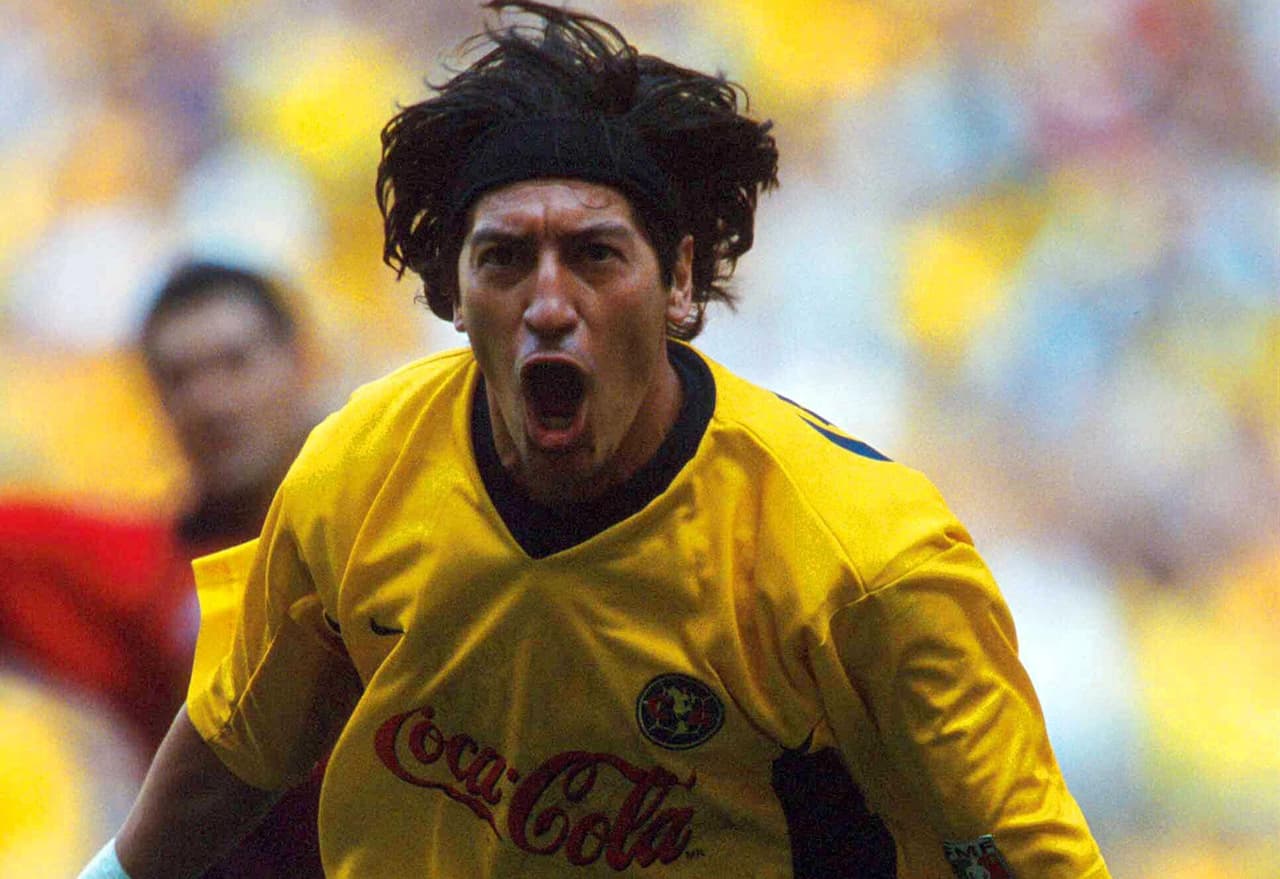 Otro goleador de talla internacional que fue campeón con el América fue el chileno Iván Zamorano, quien se coronó en el 2002, luego de dos años con las Águilas.