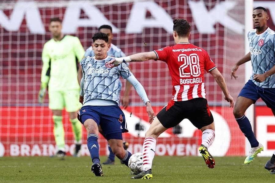 Ajax empata ante el PSV como visita con marcador de 1-1. Eran Zahavi abrió el marcador al minuto 39, pero fue de útlimo minuto cuando Dusan Tadic anotó el gol del empate en la Jornada 24 de la Eredivisie. El mexicano Edson Alvarez se consolida como titular y juega los 90 minutos; el 'Guti' es banca con los de Eindhoven.