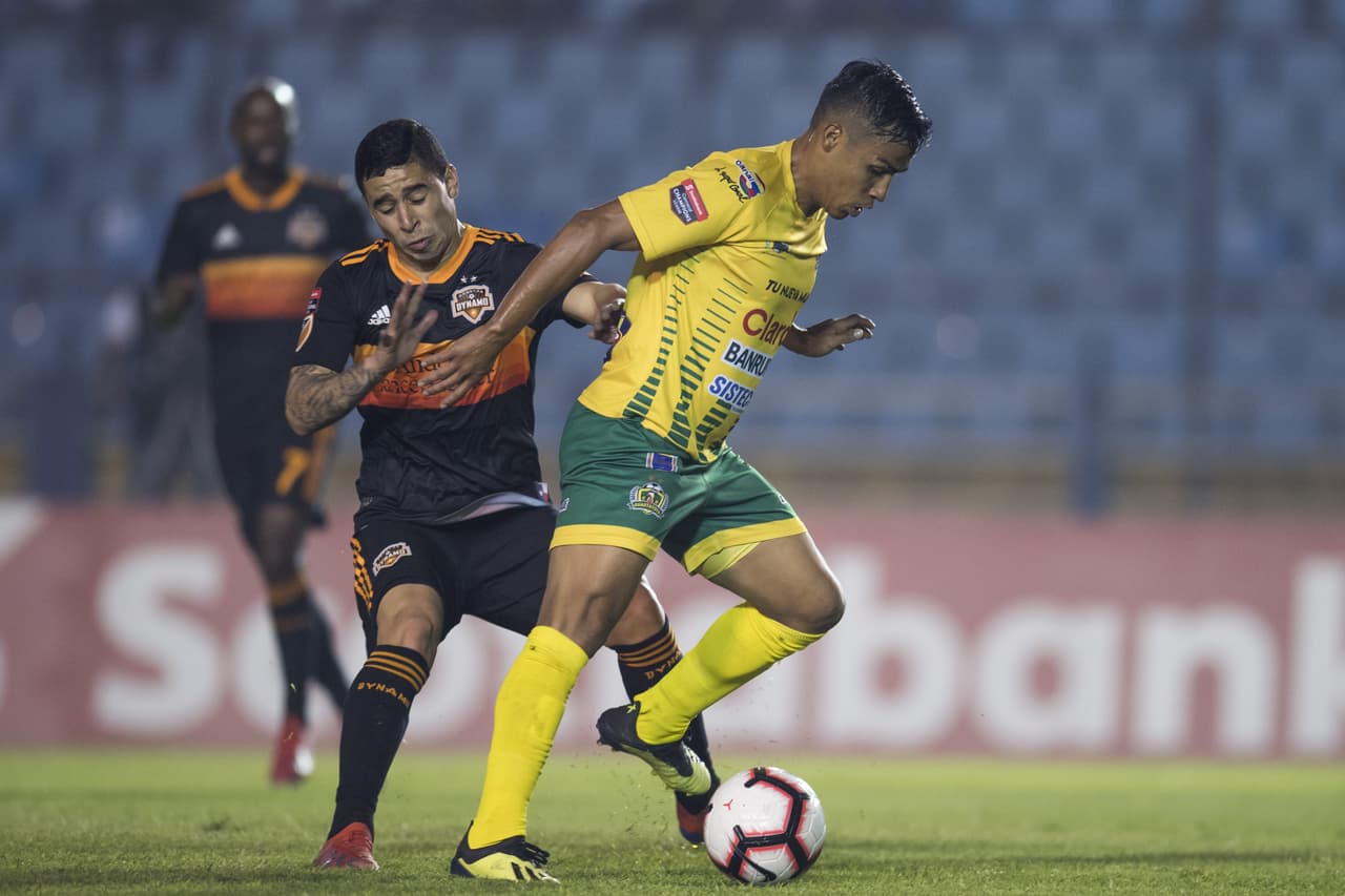 Ambos equipos generaron algunas llegadas en los primeros 45 minutos de acción pero no las suficientes para abrir el marcador.