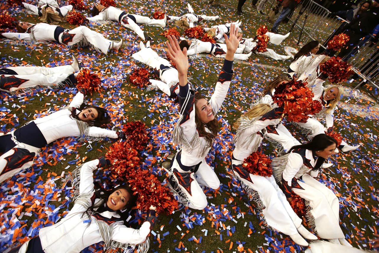 Los equipos locales ganaron, así que tendremos a estas bellezas de los Panthers y Broncos en el Super Bowl 50. Checa las mejores tomas de ellas en los Campeonatos de Conferencias.