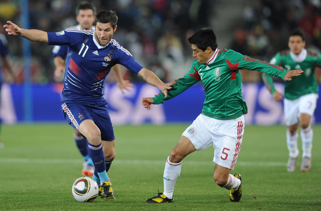 Gignac entró de cambio por Nicolás Anelka en la victoria de México 2-0 a Francia en la Copa del Mundo 2010.