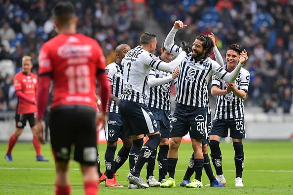 Monterrey cumple ante su afición y derrota con claridad 4-0 a Lobos BUAP. Además, el equipo de Diego Alonso recupera el liderato y nadie lo moverá de ahí, por lo menos, al finalizar la presentee jornada.