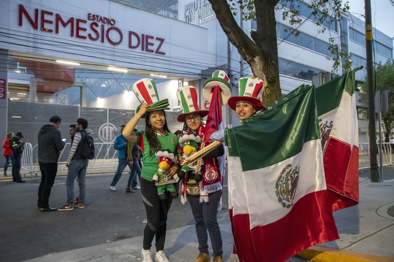 Aficionados y jugadores se preparan para vivir la emoción del encuentro en el Estadio Nemesio Diez.