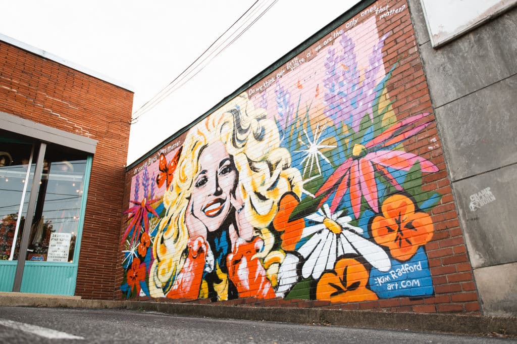 En su video invita a todos a ponerse la vacuna para ‘regresar a la normalidad’.