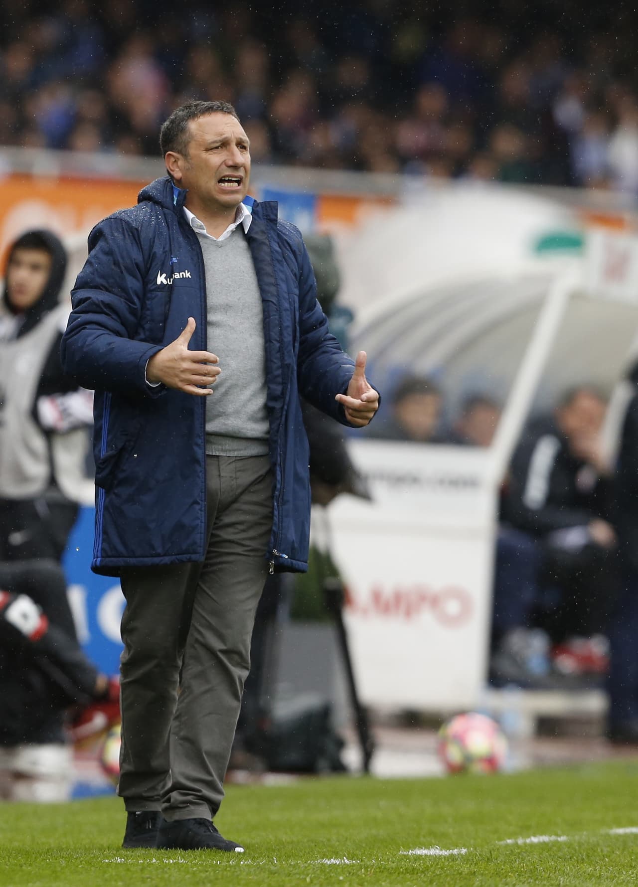 Eusebio Sacristán, entrenador de la Real Sociedad, debe hacer el pasó de página pronto ya que se viene otro duelo importante ante el Deportivo Alavés