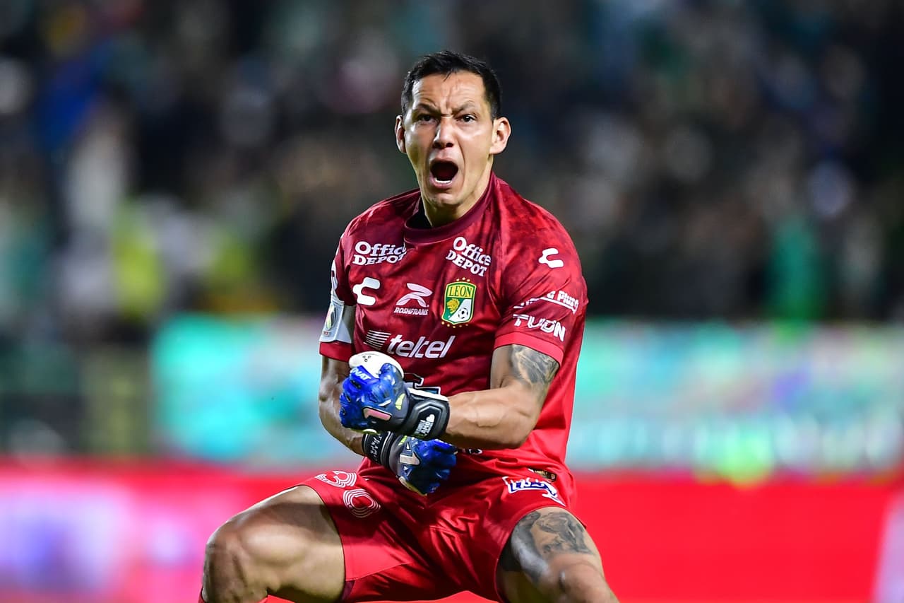 Rodolfo Cota of Leon during the game Leon vs Puebla, corresponding to the Quarterfinals second leg match of the Torneo Apertura Grita Mexico A21 of the Liga BBVA MX, at Nou Camp Stadium, on November 28, 2021. Rodolfo Cota de Leon durante el partido Leon vs Puebla, correspondiente al partido de Vuelta de Cuartos de Final del Torneo Apertura Grita Mexico A21 de la Liga BBVA MX, en el Estadio Nou Camp, el 28 de noviembre de 2021.
