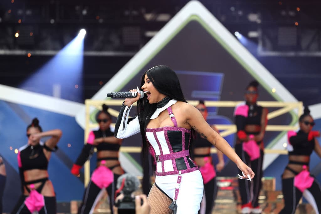 En la serie Cardi B era una jueza junto a Chance the Rapper y T.I, además la dominicana fue productora del show.