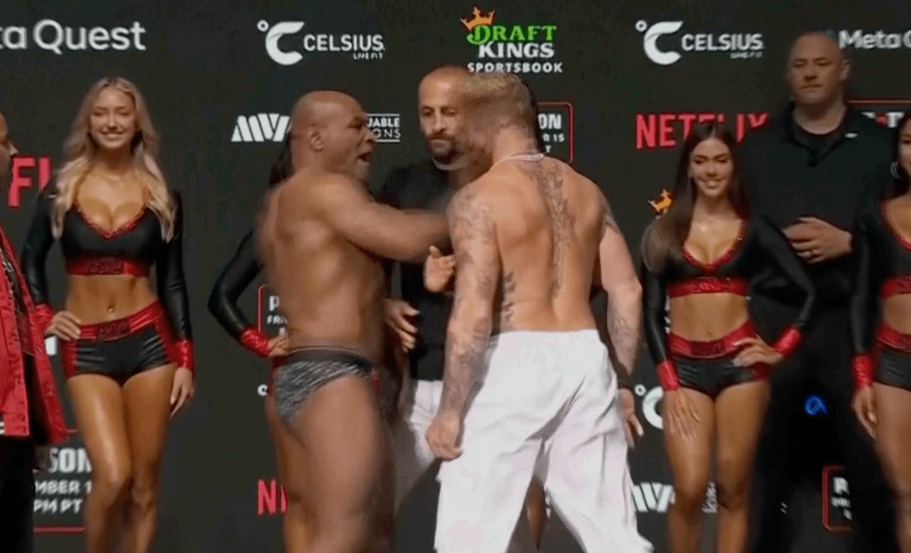 Mike Tyson da tremenda cachetada a Jake Paul y este se burla del excampeón