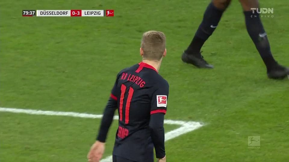 Tiro desviado de Timo Werner