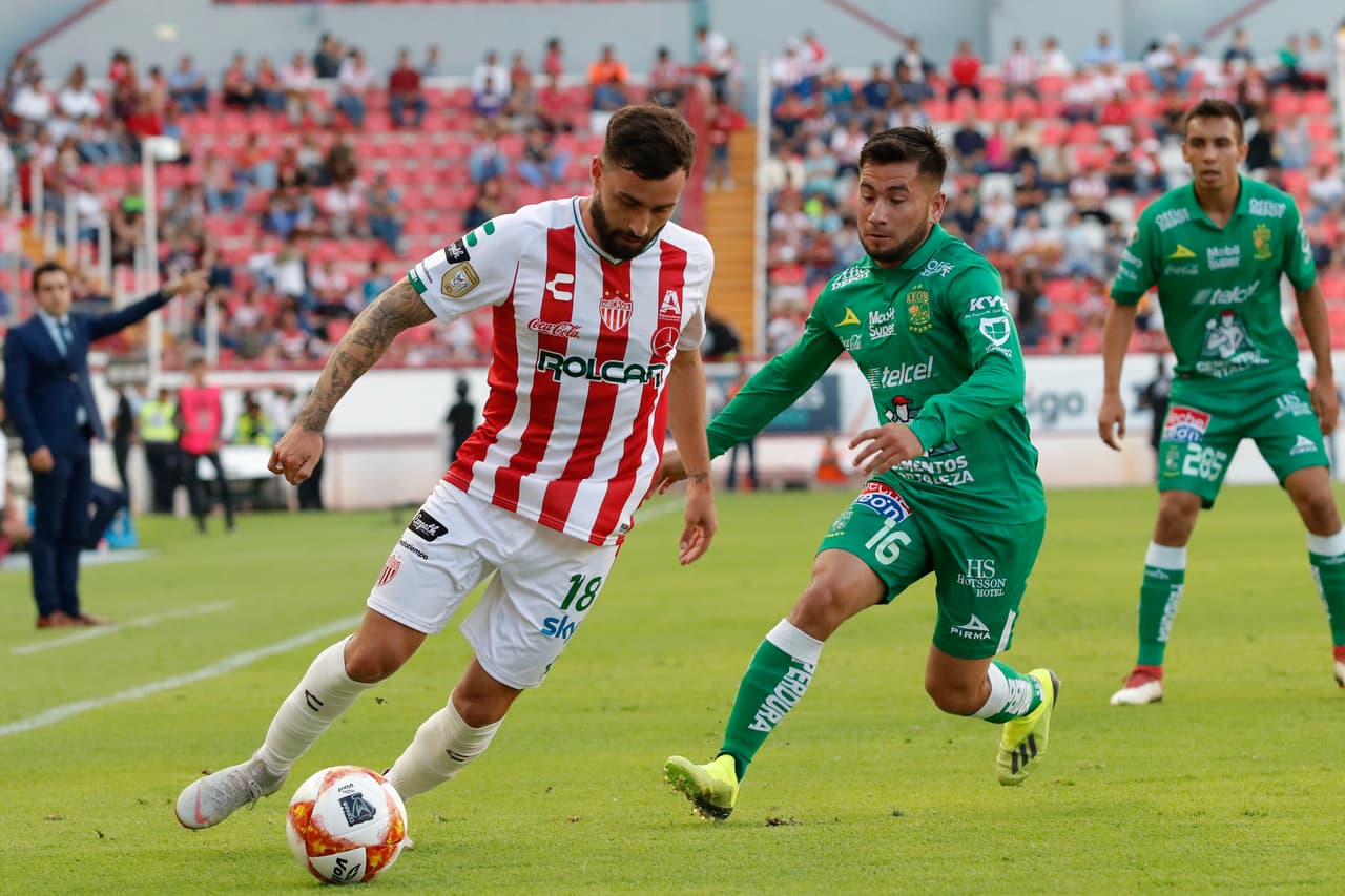 El mismo Luis Gallegos empezó a remar contra la corriente para la causa de los locales luego de un comienzo incierto y de imprecisiones para los de Marcelo Michel.