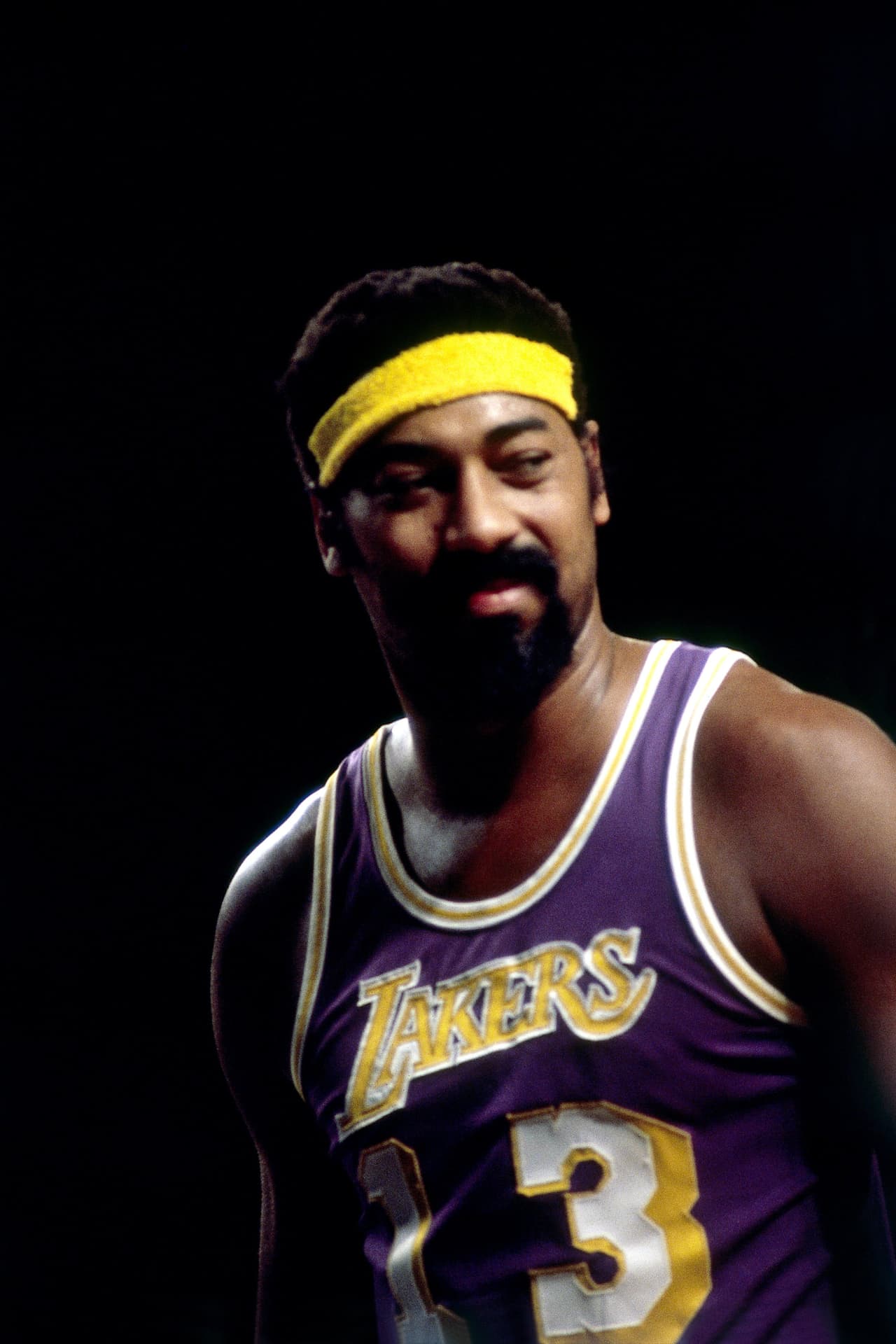 Este registro también lo logró el histórico Wilt Chamberlain con los Philadelphia 76ers. De hecho, su marca es aún mejor ya que la consiguió en cinco oportunidades entre 1969 y 1964: dos de 14 partdos, dos de siete partidos y una de ocho partidos.