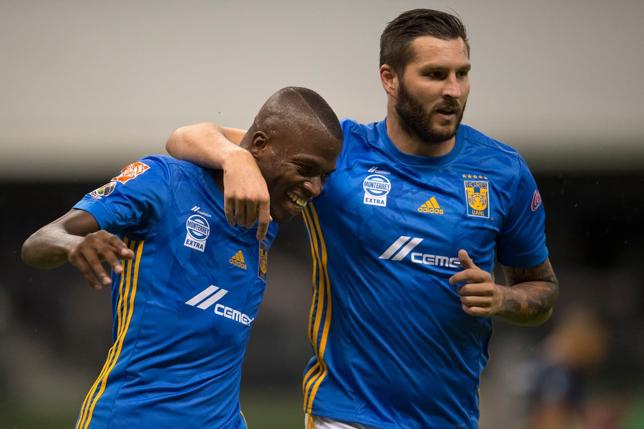 Centro desde la banda izquierda que el ecuatoriano recibió en el punto penal para definir de primera ante la fuerte marca de la defensa americanista.