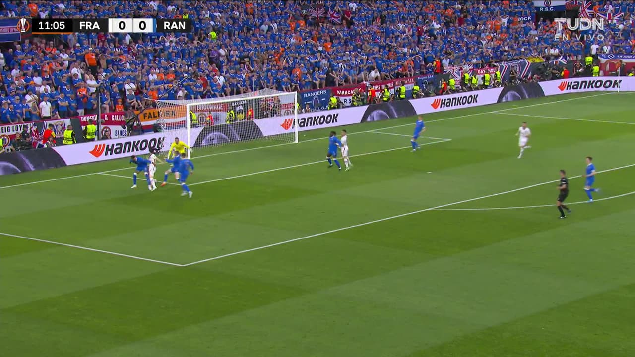 ¡TIRO ATAJADO! disparo por Djibril Sow.