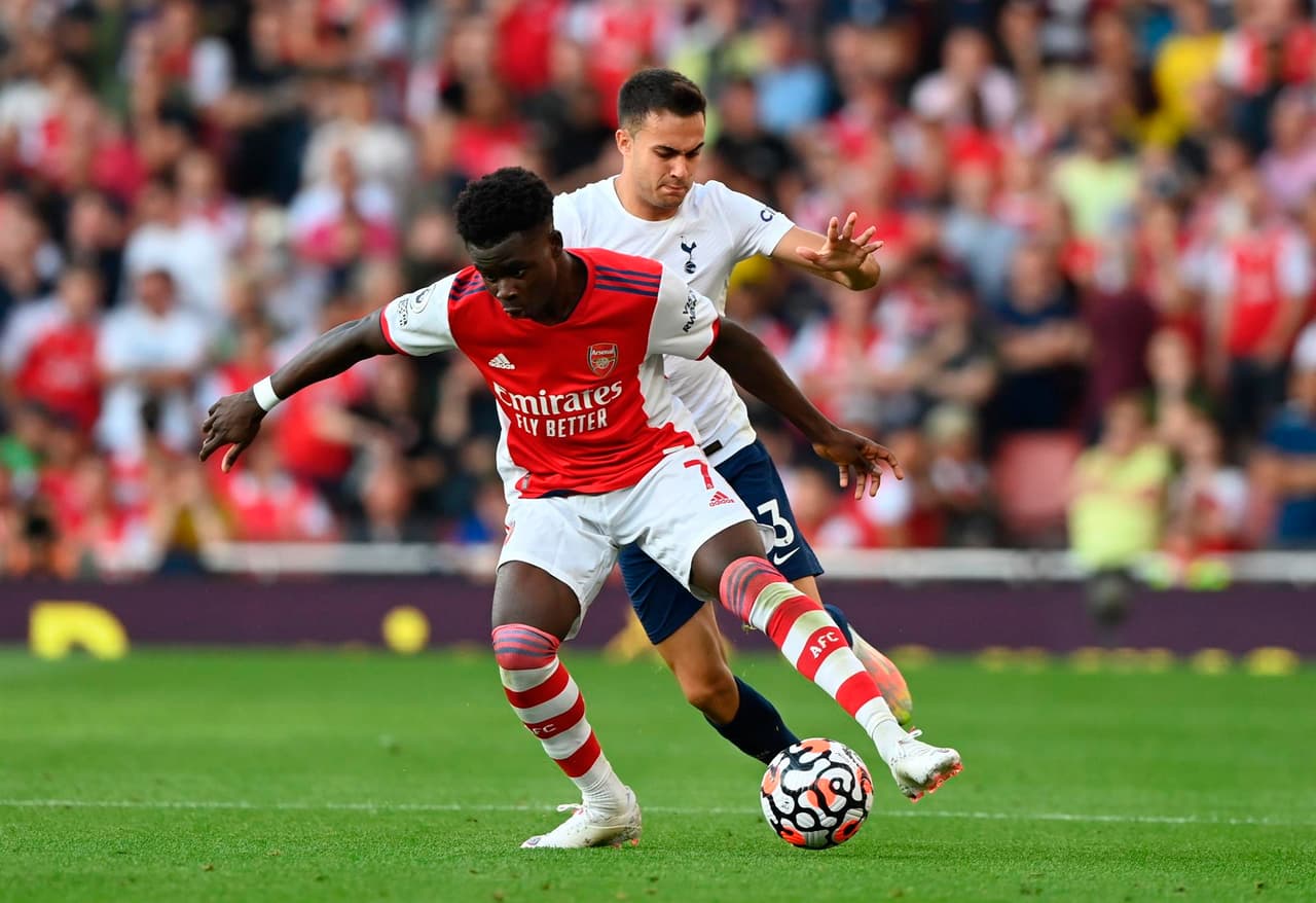 Tottenham cae ante un encendido Arsenal con marcador de 3-1 durante la sexta fecha en la Premier League. En menos de 35 minutos ya habían caido las anotaciones de Emile Smith Rowe, Aubameyang y Bukayo Saka. Para los Spurs descontó Son Heung-Min al minuto 79' del encuentro.
