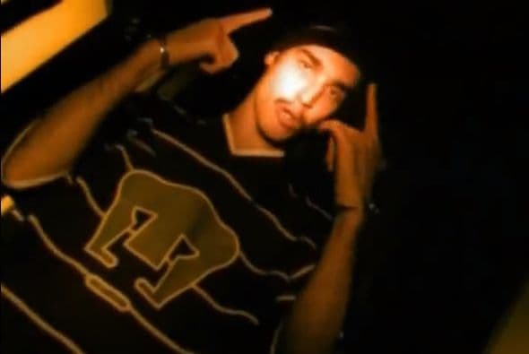 El vocalista de Illia Kuriaky and the Valderramas no tuvo empacho en presumir la playera de los Pumas. (Foto: Twitter)