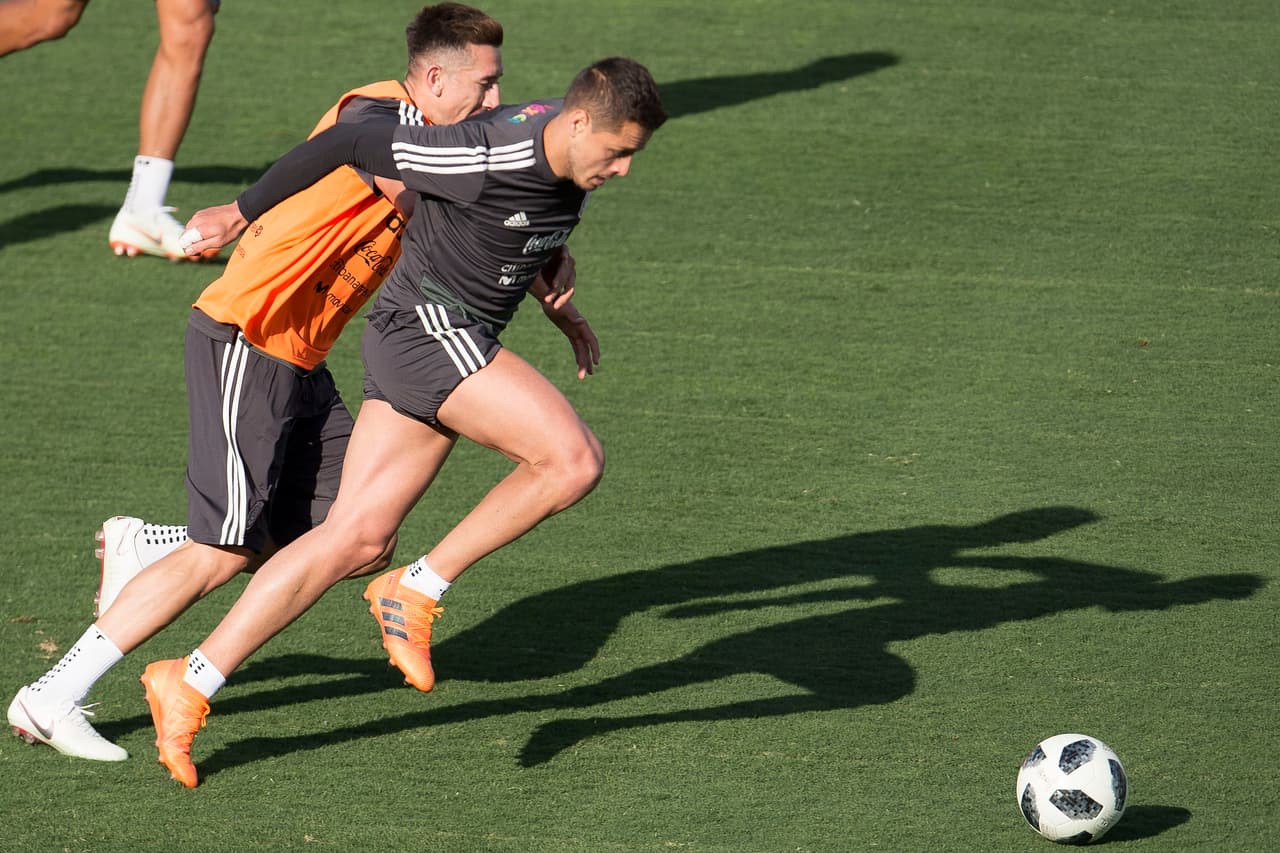 La selección mexicana realizó su último entrenamiento previo al juego ante el combinado de Gales a puerta abierto en el Rose Bowl, donde cientos de aficionados pudieron disfrutar y ver a sus futbolistas favoritos.