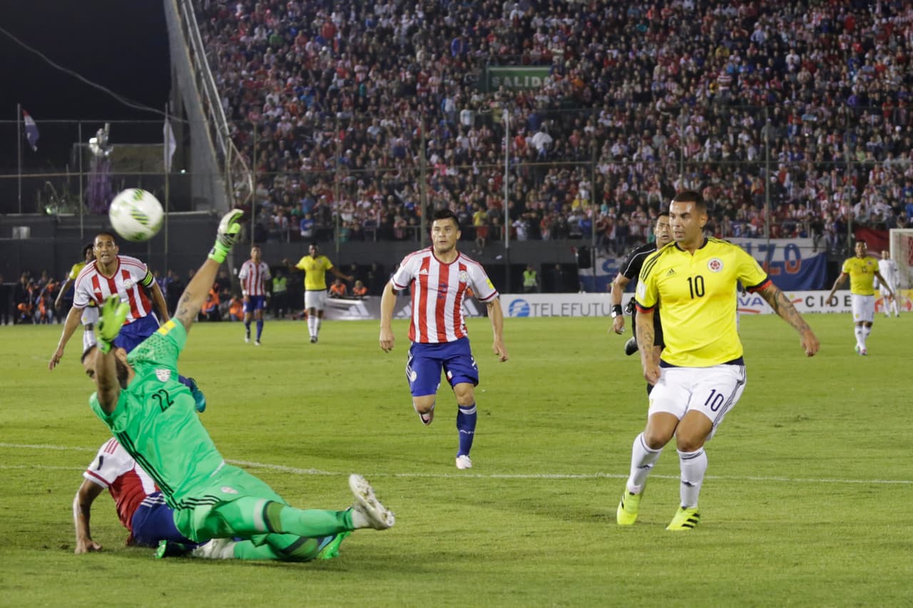 El colombiano al minuto 92 hizo una pared con Carlos Bacca para anotar con remate sobre el arquero el tanto del triunfo colombiano de visitante.