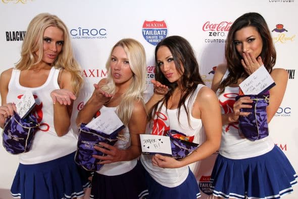 Las chicas Maxim enviaron besos.