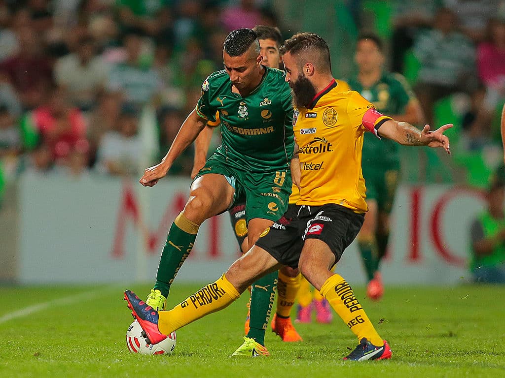 En su regreso a la Primera División, los Leones Negros de la Universidad de Guadalajara contrataron al mediocampista, club en el que militó de 2014 a 2015.