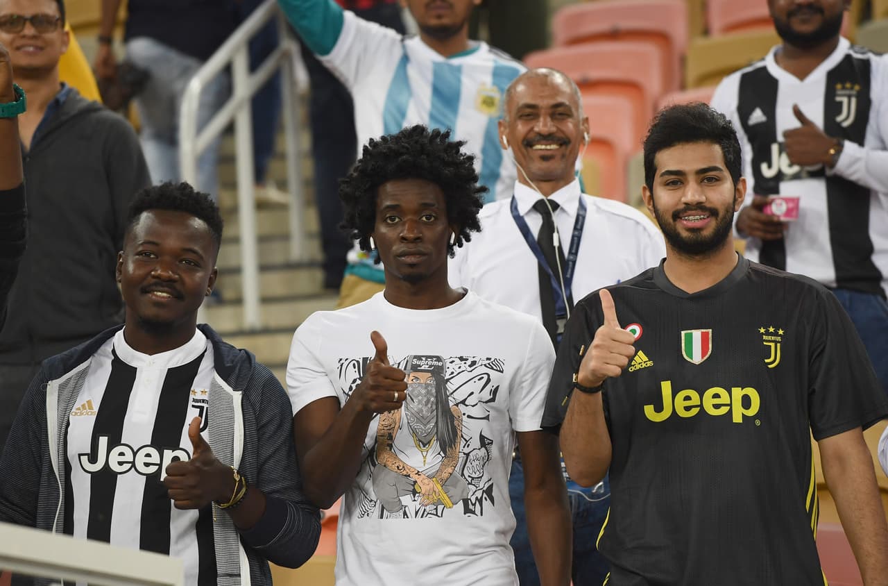 Los fanáticos de Jeddah (Arabia Saudita) se contagiaron de la fiesta de la Supercopa de Italia entre Juventus y Milán para darle un color especial al juego en el que los grandes definirán ese título.