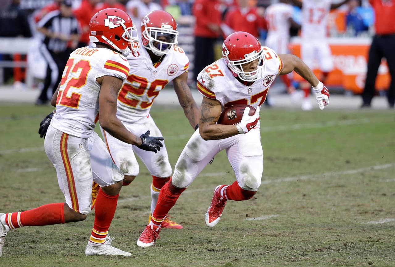 Branch contribuyó a una unidad defensiva que registró tres intercepciones, todas derivaron en anotación para un total de 22 puntos.