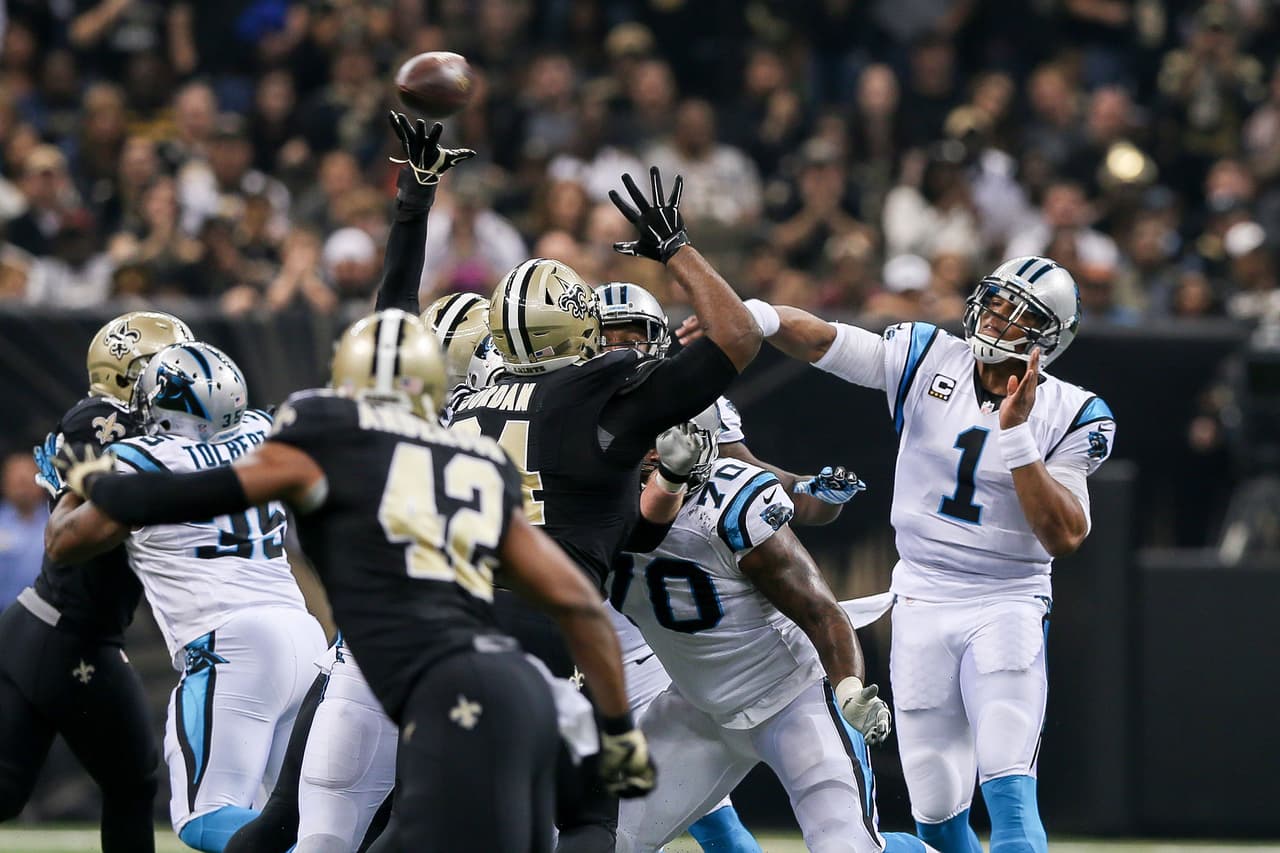 Newton pasó para 331 yardas y 5 TDs para que los Panthers mantuvieran en invicto al ganar 41-38 a los Saints y así amarrar el título de la Sur NFC, por tercera vez al hilo.