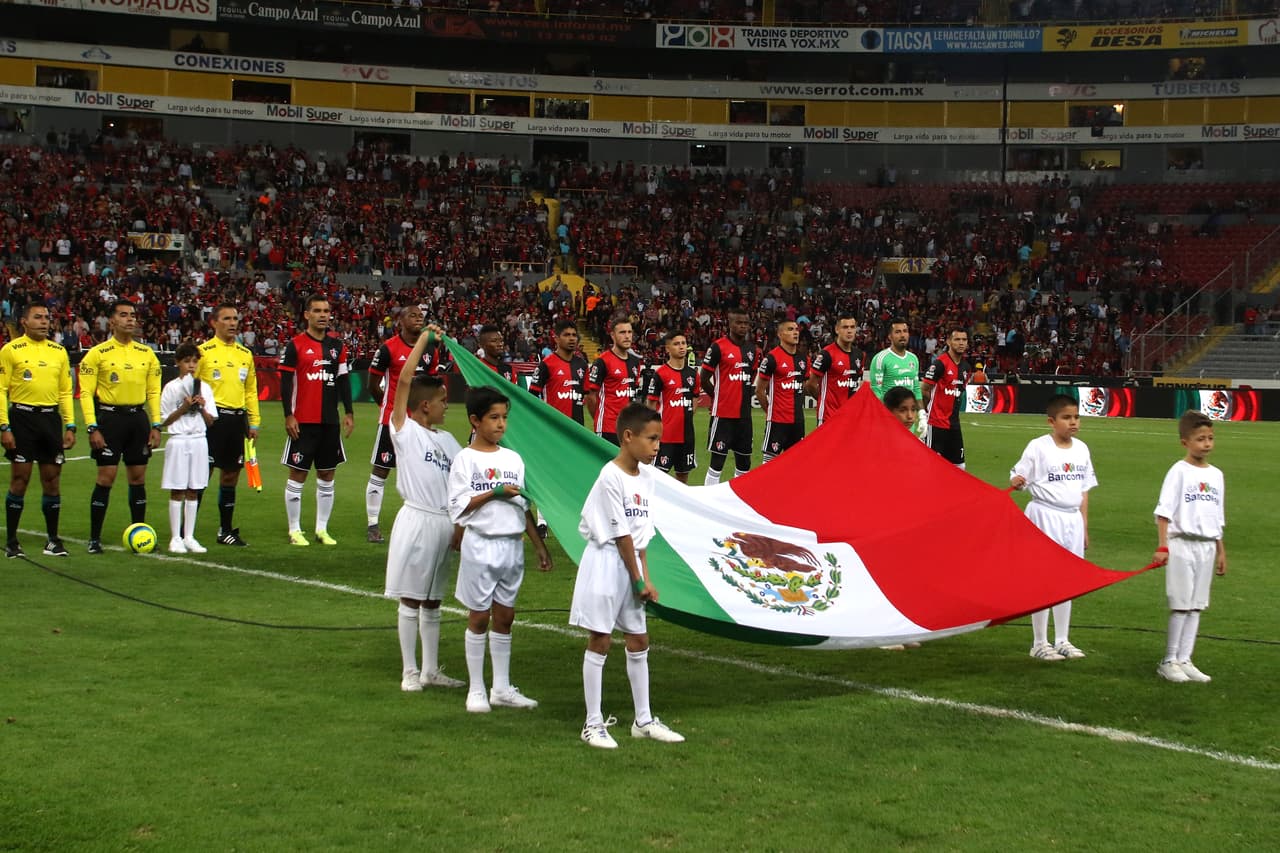 Sin embargo, el ambiente en el principio en el estadio Jalisco era de alegría y colorido para recibir por la jornada 9 al Monterrey.
