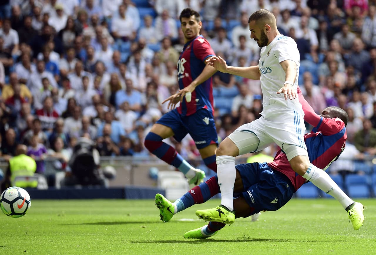 Benzema se lesionó  y no pudo seguir ante el Levante