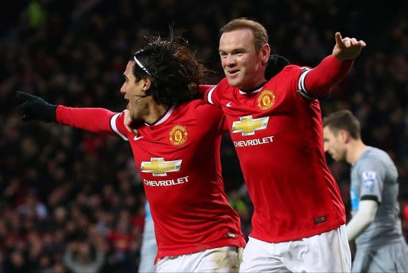 El atacante inglés festeja una de sus anotaciones con el colombiano Radamel Falcao.