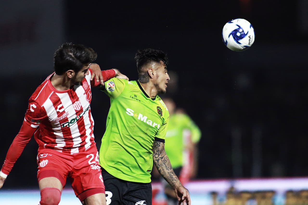 Victor Velázquez (39') y Martin Rabunal (48') le dan la tercera victoria del torneo a los Bravos.