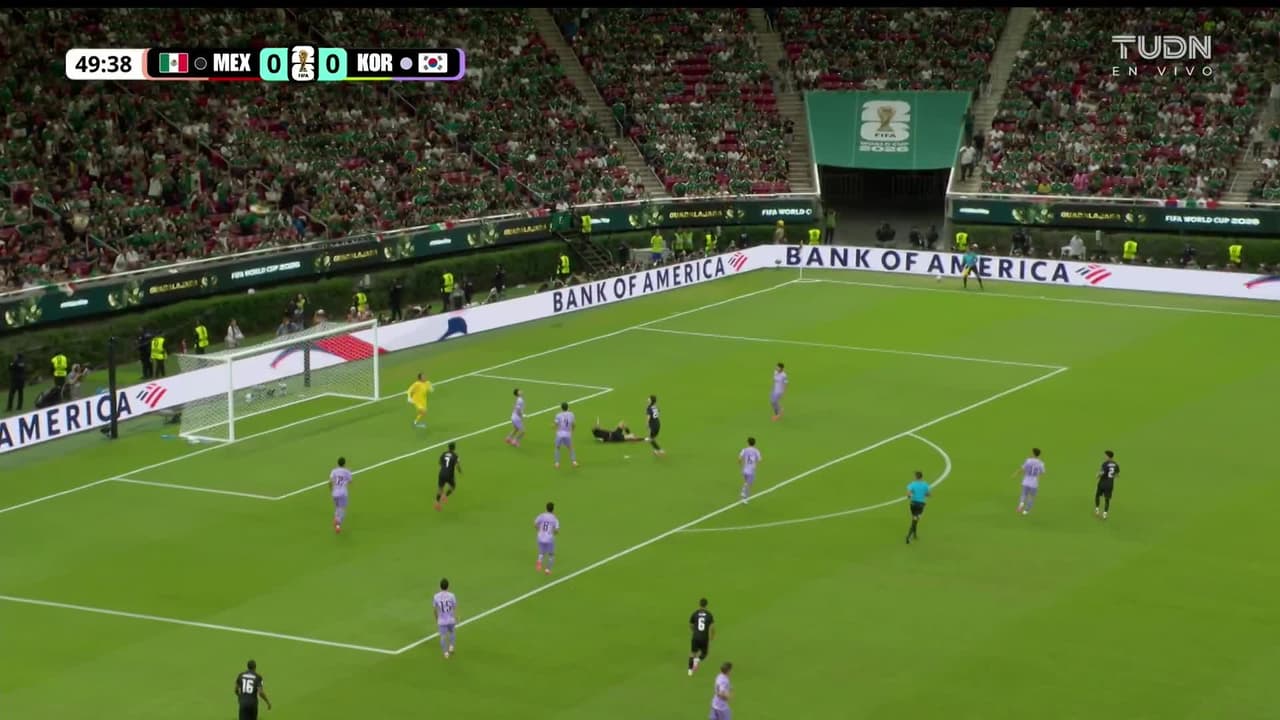 ¡GOL!  anota para México. Luis Romo