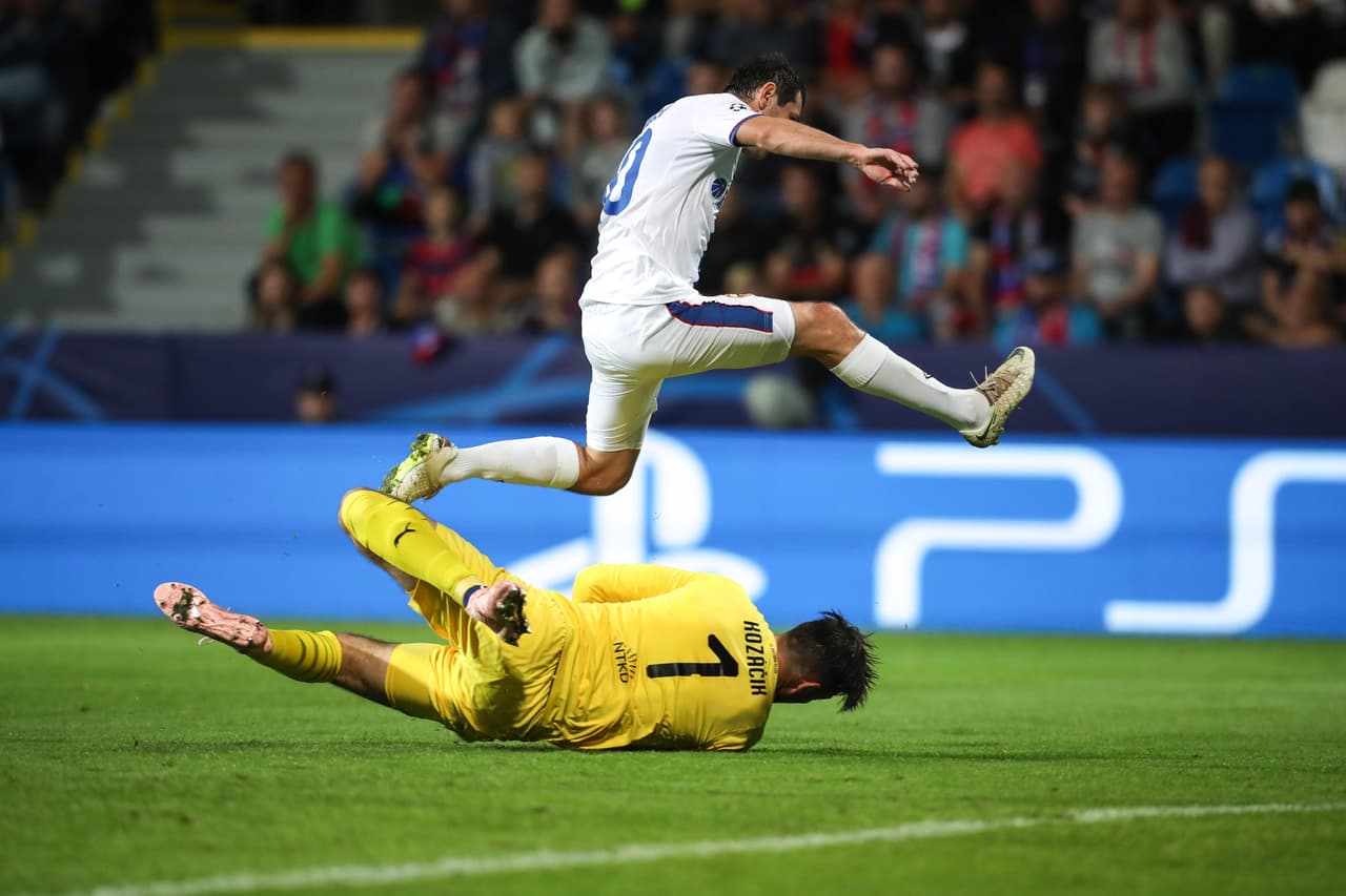 El visitante fue mucho más insistente e inclinó la cancha a su favor en el Doosan Arena Plzen, que tuvo 11,312 espectadores en este duelo de Champions League.