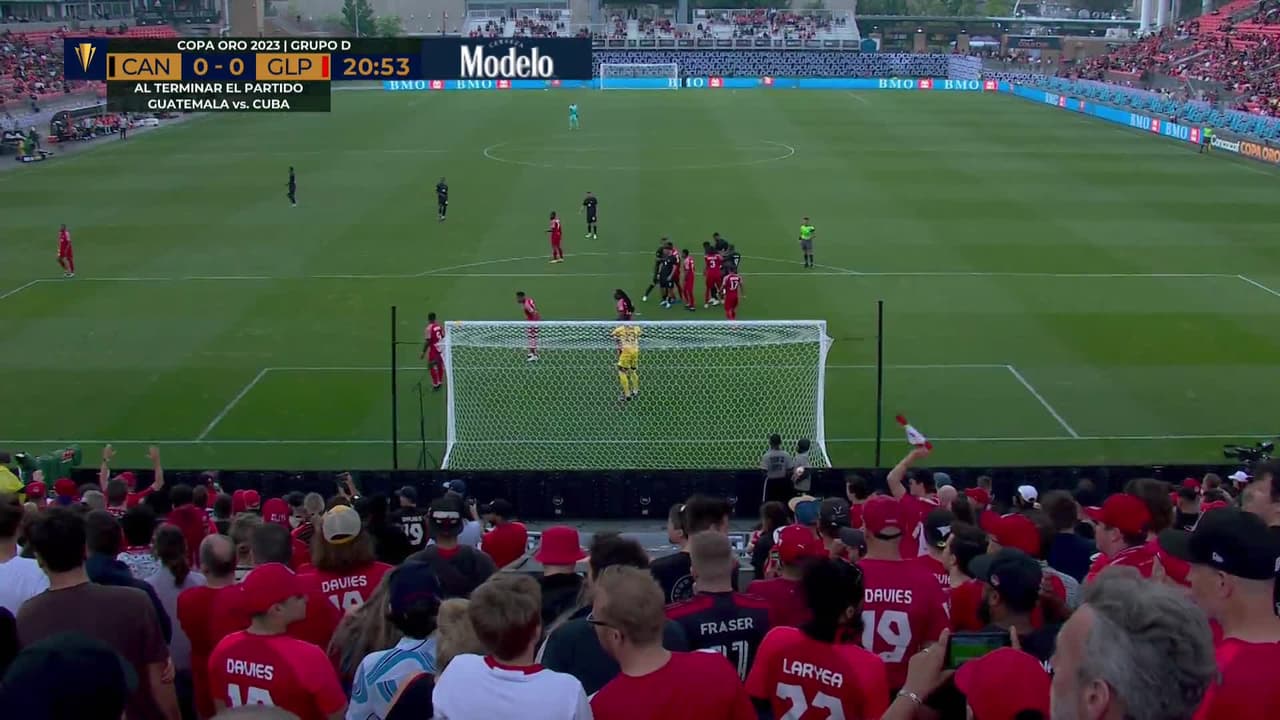 ¡TIRO ATAJADO! disparo por Richie Laryea.