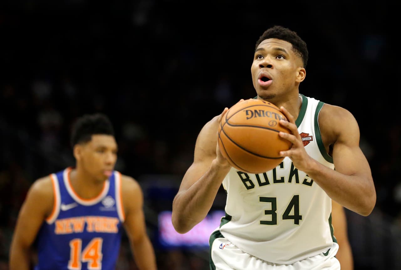 <b>New York 113-124 Milwaukee</b>. Giannis Antetokounmpo anotó 31 puntos y descolgó 15 rebotes en el triunfo de los Bucks sonbre los Knicks. Milwaukee se mantiene invicto (3-0) y New York 1-3.