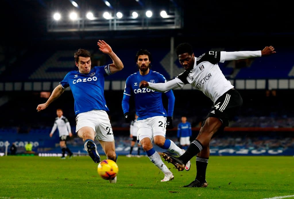 Fulham sorprende al Everton de Ancelotti y golea 2-0 en Goodison Park. Josh Maja, titular por primera vez, se llevó la tarde con doblete y James Rodriguez salió lesionado durante el encuentro en la Jornada 24 de la Premier League.