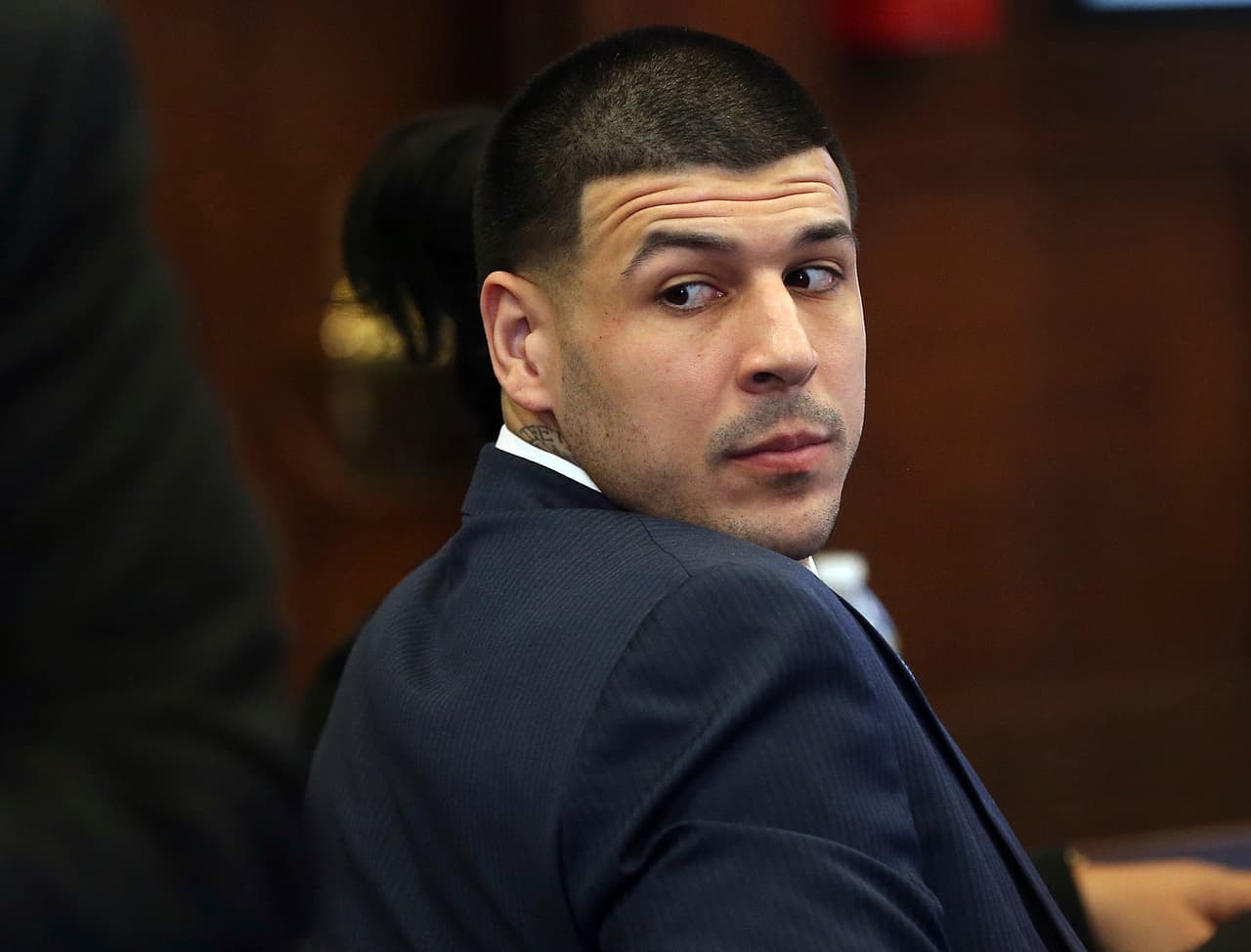 Solo hasta el 15 de abril de 2015 el sistema judicial de Massachusetts lo encontró culpable en primer grado del asesinato de Odin Lloyd, cargo que automáticamente da la cadena perpetua sin posibilidad de reducción. Cumpliendo esta sentencia, Aaron Hernandez se quitó la vida con la sábada de su cama.