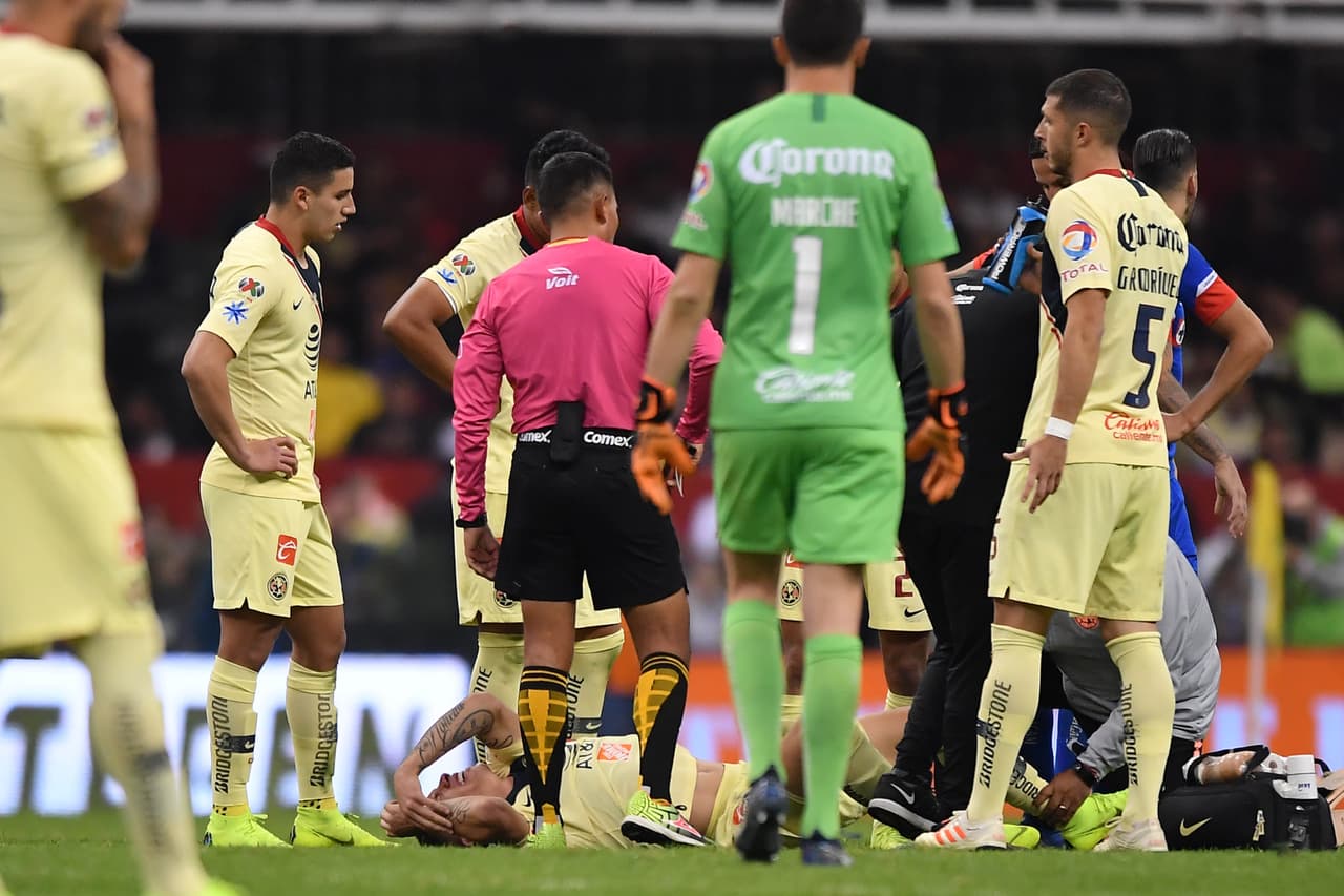 Otro de los aspectos a analizar es que Roger Martínez salió lastimado del partido, en un
<i>sprint</i> el colombiano se frenó en seco y no pudo seguir.