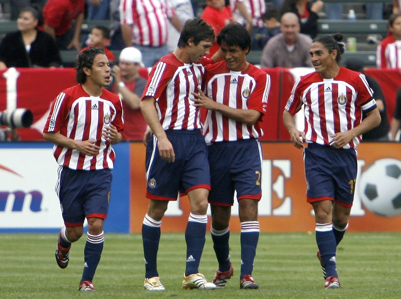 Chivas USA. Tuvo sede en Los Angeles, California y formó parte de la MLS desde 2005 a 2014. Ramón Ramírez, Francisco Palencia y Claudio Suárez fueron algunas de las figuras del equipo. En 2012 Jorge Vergara y su familia se convirtieron en dueños absolutos de la franquicia. Los malos resultados del equipo y el poco impacto entre la comunidad latina fueron factores para vender la franquicia.