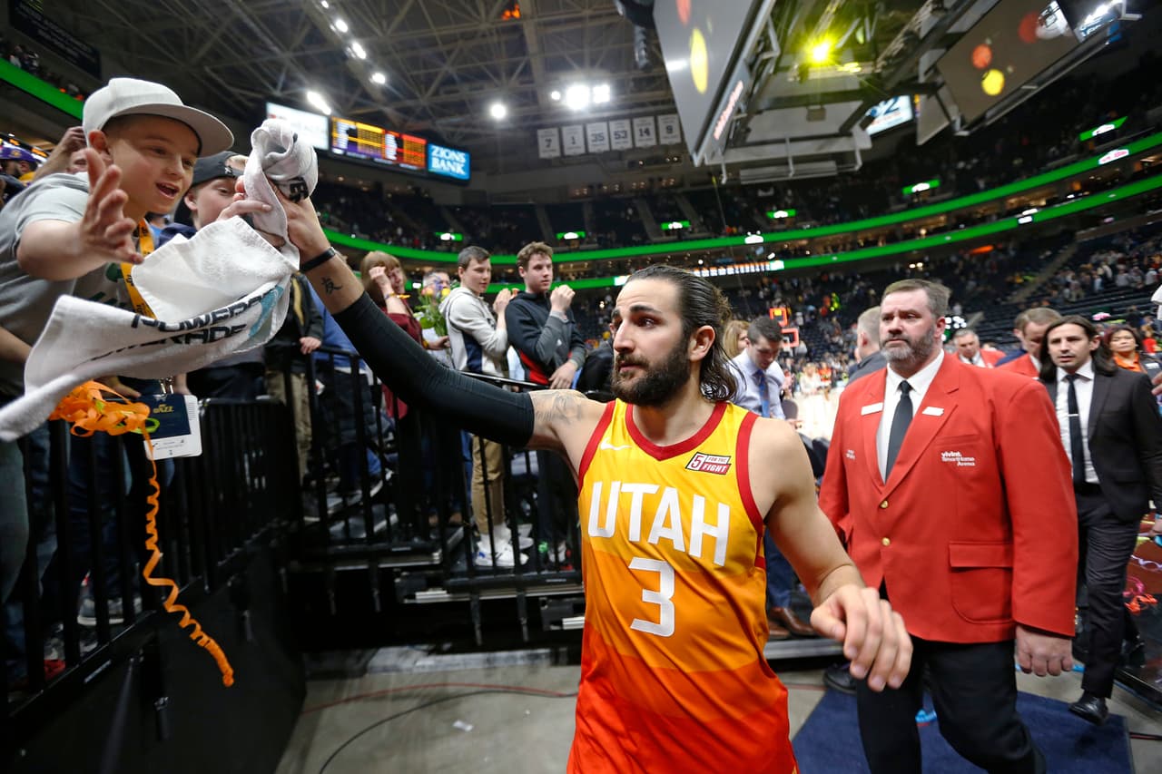 Un estelar Ricky Rubio comandó a los Utah Jazz con 31 puntos en su triunfo por 110-117 sobre Los Ángeles Lakers.