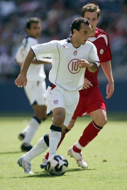 El volante ofensivo marcó época siendo un emblema de la selección y referente de los norteamericanos con 6 Copas Oro, 3 Mundiales y 2 Confederaciones disputadas.
