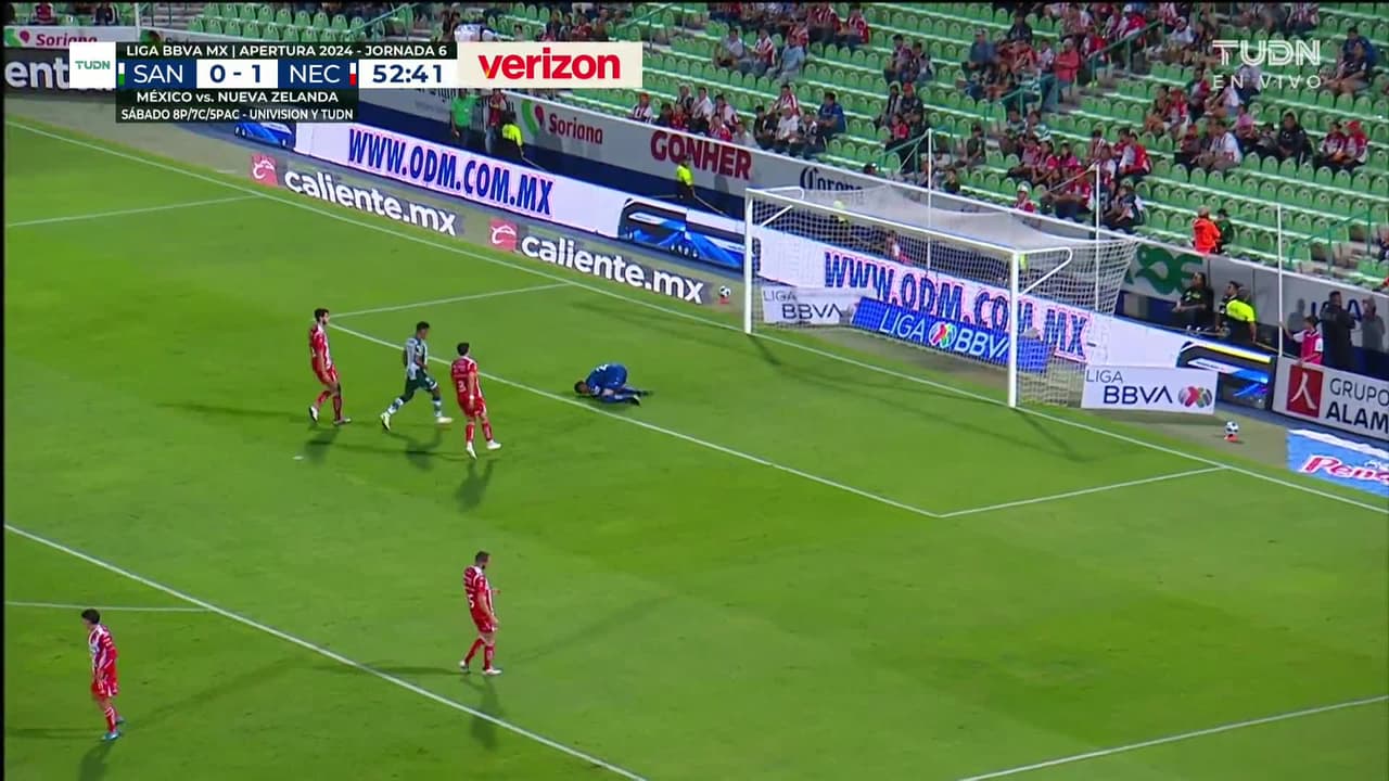 ¡TIRO ATAJADO! disparo por Jordán Carrillo.