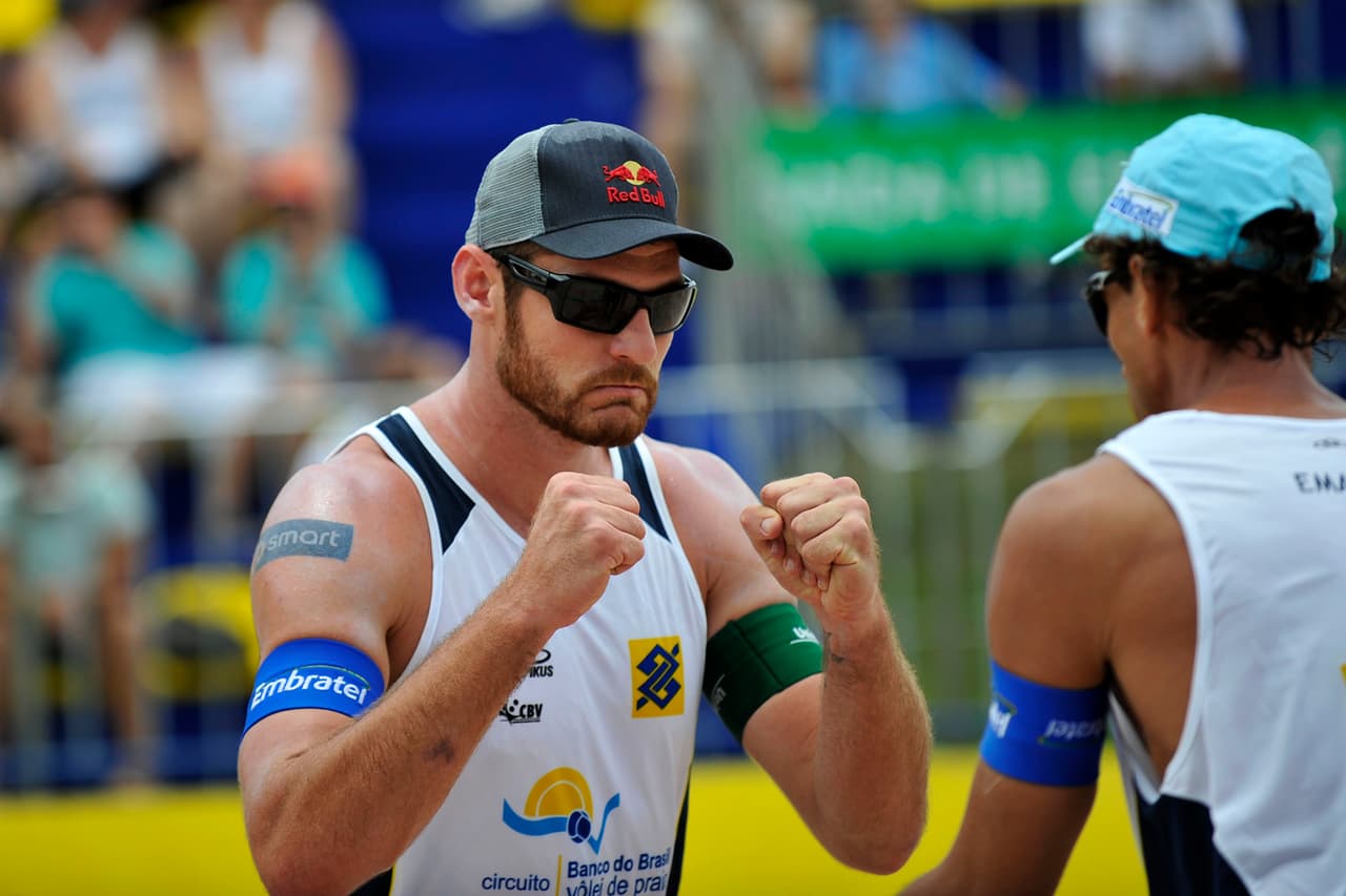 Alisson y Schmidt confirman su papel de favoritos y se imponen a Canadá