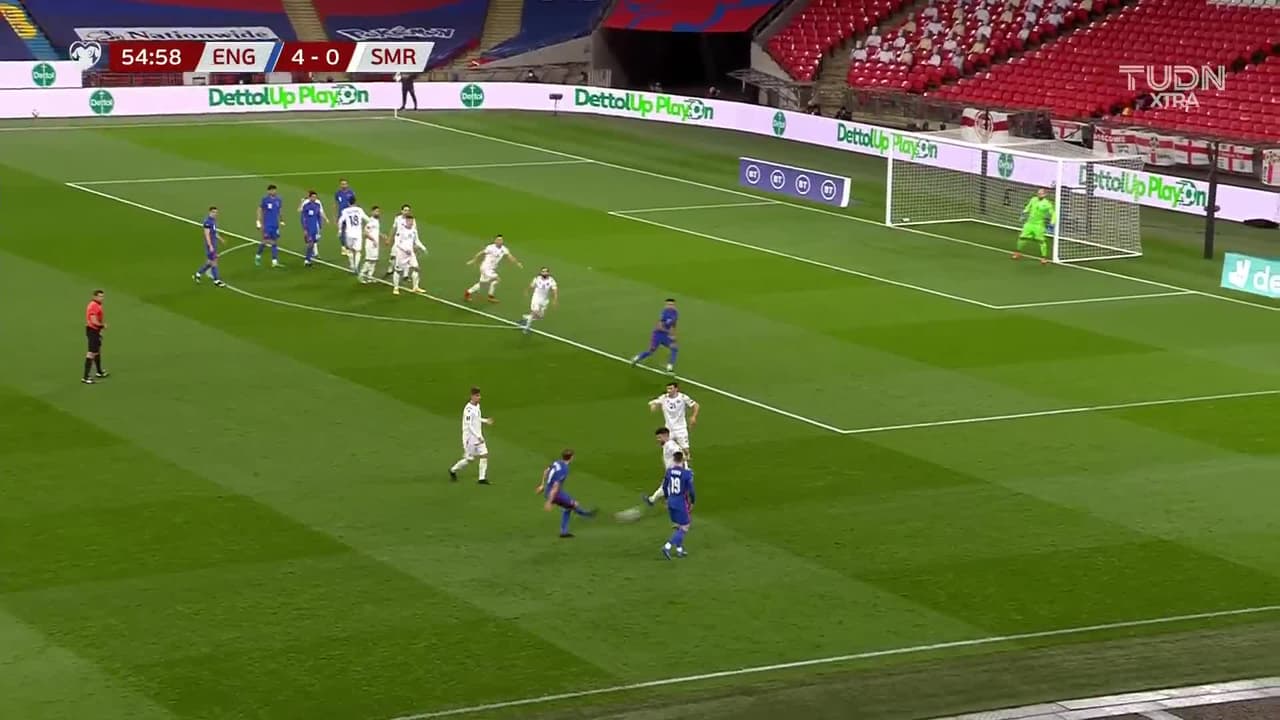 ¡TIRO ATAJADO! disparo por Jesse Lingard.