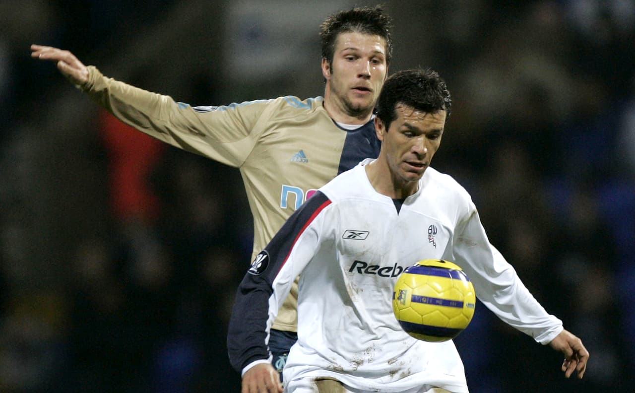 Bolton | El equipo en el que alguna vez jugara el mexicano Jared Borgetti, se fundó en 1874. Actualmente compiten en la tercera división, también conocida como League One. Sólo han conseguido títulos en la FA Cup y divisiones inferiores.